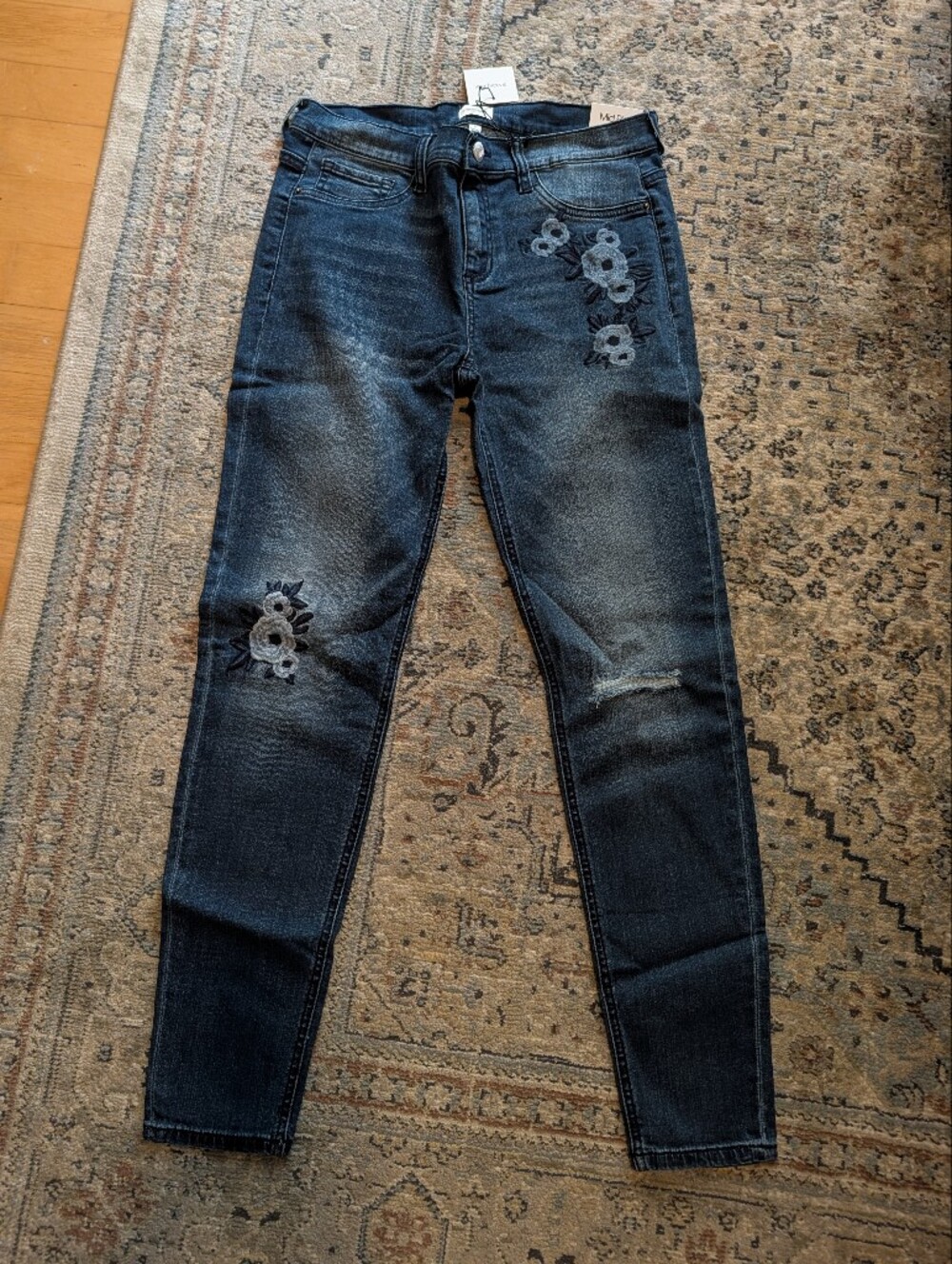 Sneak Peek Dark Blue Skinny Jeans with Embroidered Flowers